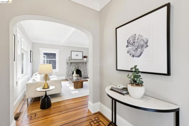 5633 Oak Grove Ave, Oakland, CA 94618