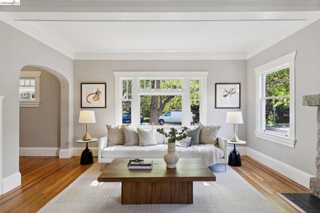 5633 Oak Grove Ave, Oakland, CA 94618