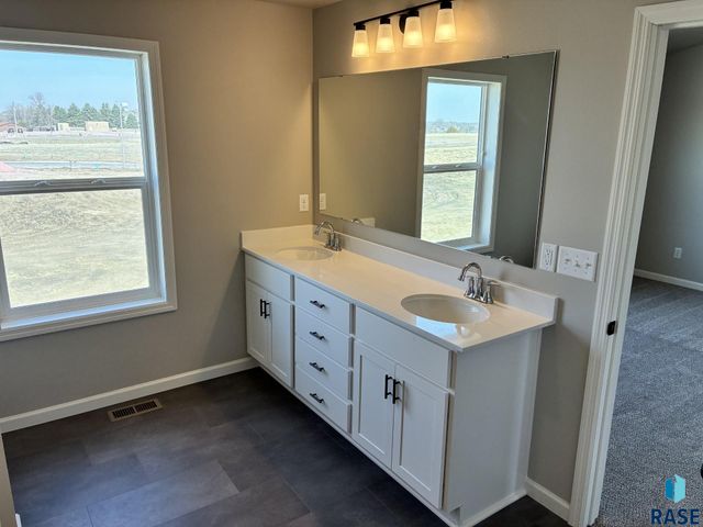 2200 E Bergen Cir Circle, Brandon, SD 57005