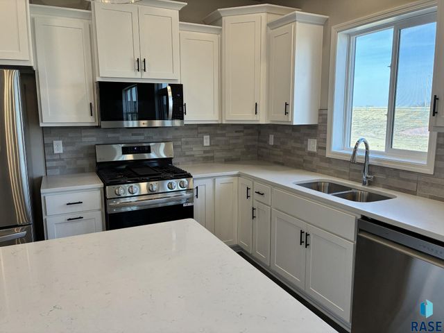 2200 E Bergen Cir Circle, Brandon, SD 57005