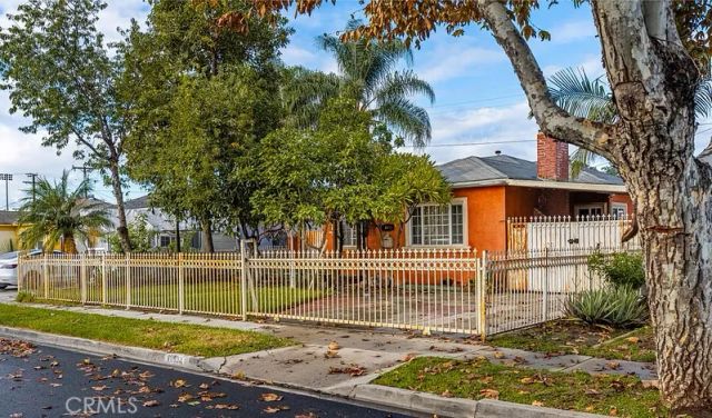 10933 Sampson Avenue, Lynwood, CA 90262