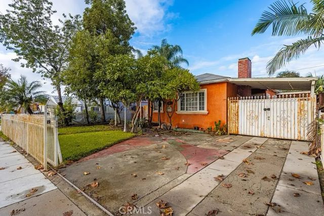 10933 Sampson Avenue, Lynwood, CA 90262
