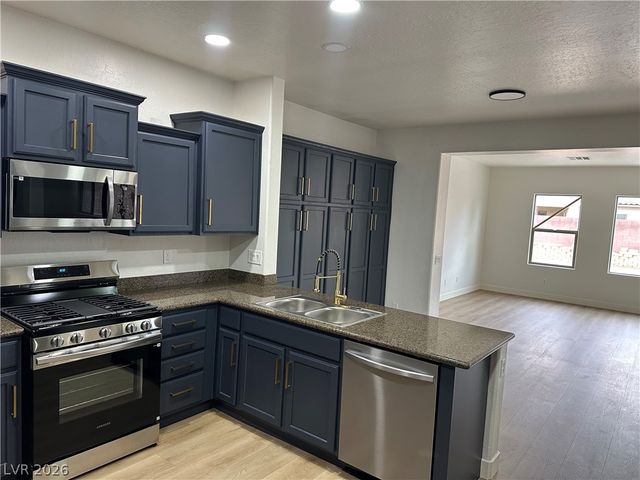 5728 Flying Birdie Avenue, Las Vegas, NV 89122