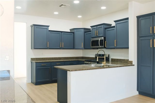 5728 Flying Birdie Avenue, Las Vegas, NV 89122
