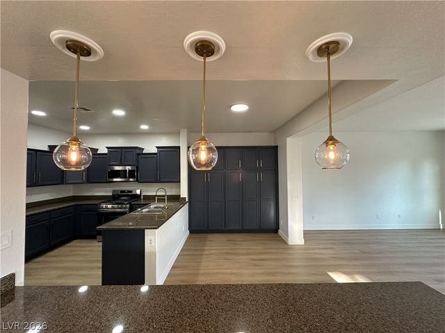 5728 Flying Birdie Avenue, Las Vegas, NV 89122