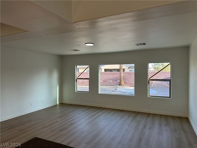 5728 Flying Birdie Avenue, Las Vegas, NV 89122