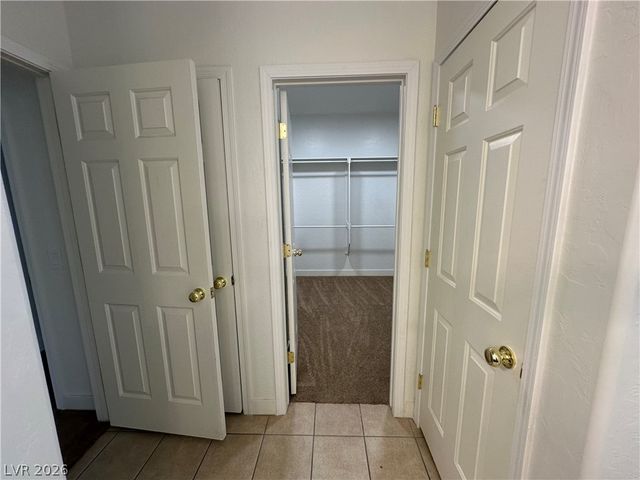5728 Flying Birdie Avenue, Las Vegas, NV 89122