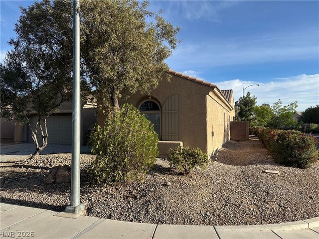5728 Flying Birdie Avenue, Las Vegas, NV 89122