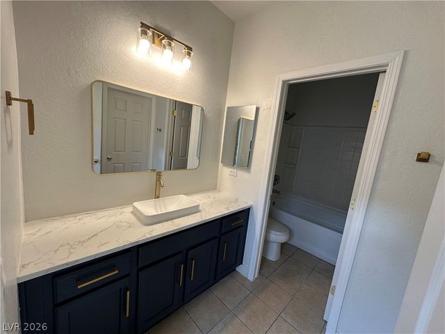 5728 Flying Birdie Avenue, Las Vegas, NV 89122
