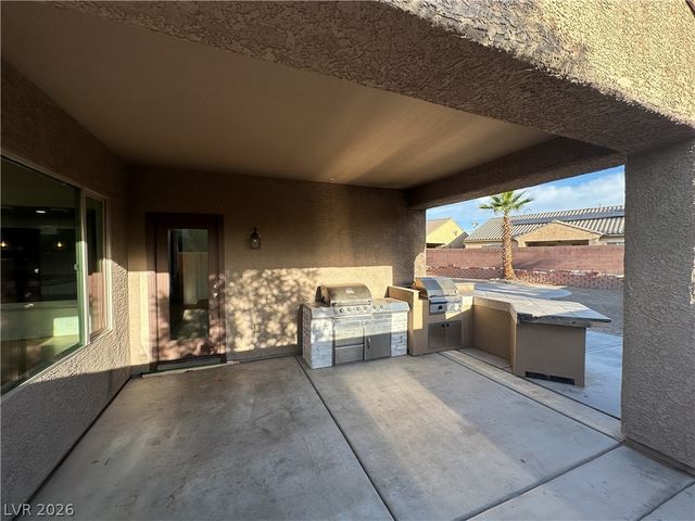 5728 Flying Birdie Avenue, Las Vegas, NV 89122