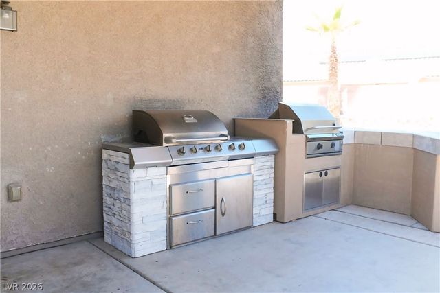 5728 Flying Birdie Avenue, Las Vegas, NV 89122