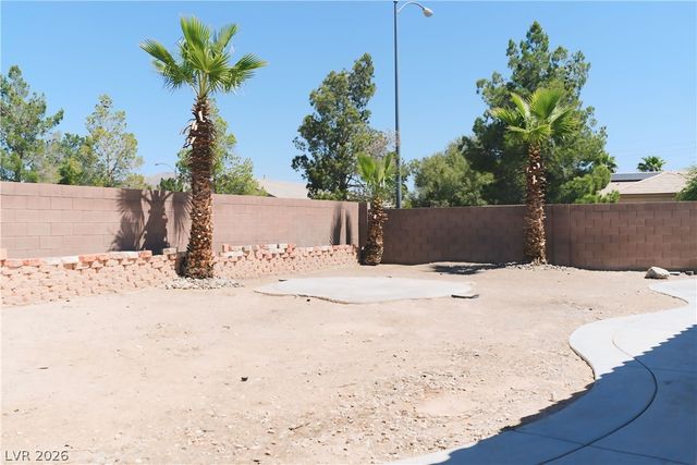 5728 Flying Birdie Avenue, Las Vegas, NV 89122