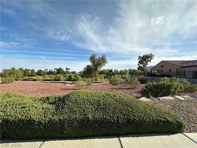 5728 Flying Birdie Avenue, Las Vegas, NV 89122
