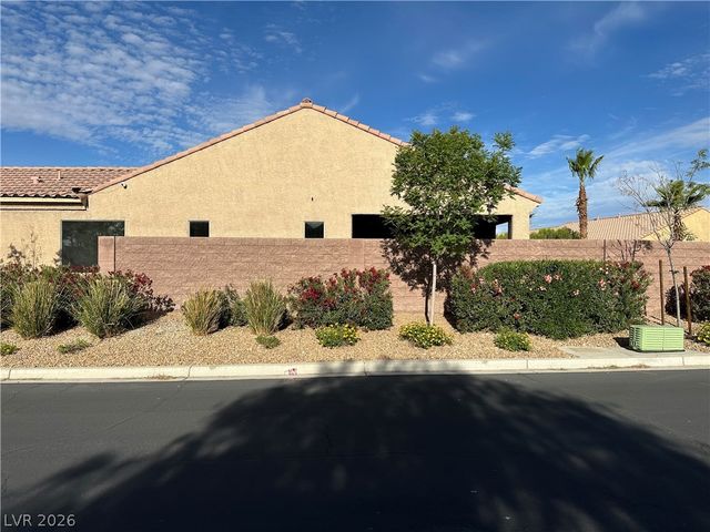 5728 Flying Birdie Avenue, Las Vegas, NV 89122