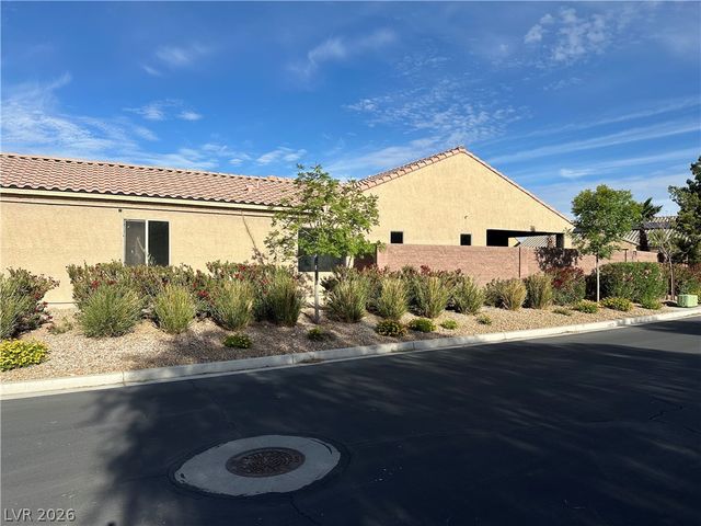 5728 Flying Birdie Avenue, Las Vegas, NV 89122