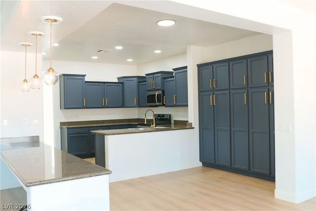 5728 Flying Birdie Avenue, Las Vegas, NV 89122