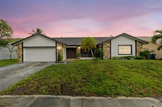 6740 NW 45th St, Lauderhill, FL 33319