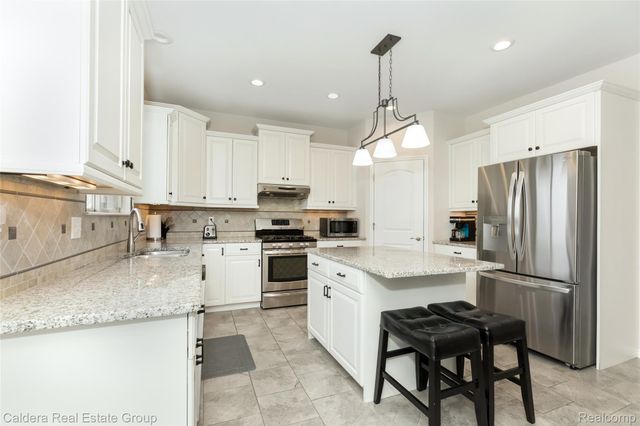 17723 Merganser Drive, Clinton Charter Township, MI 48038