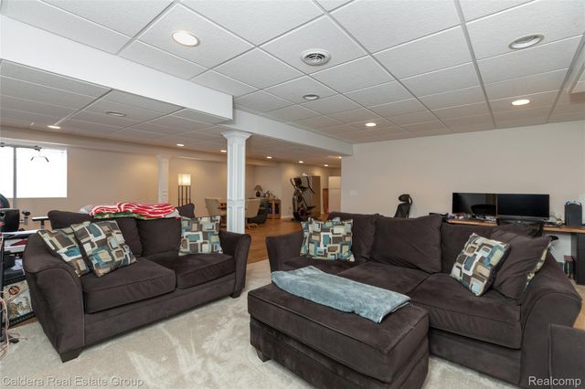 17723 Merganser Drive, Clinton Charter Township, MI 48038