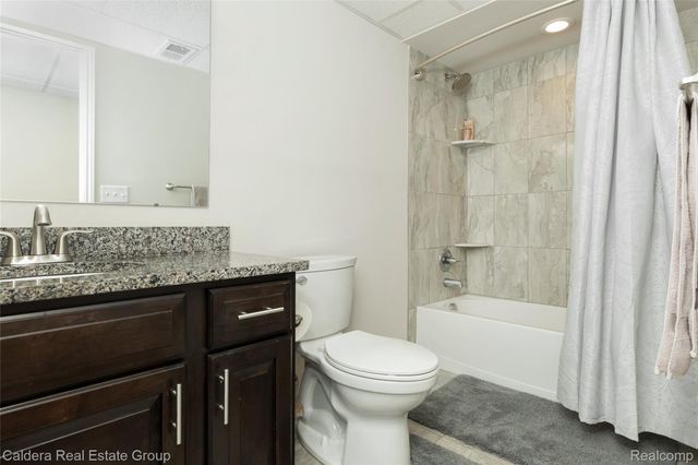 17723 Merganser Drive, Clinton Charter Township, MI 48038