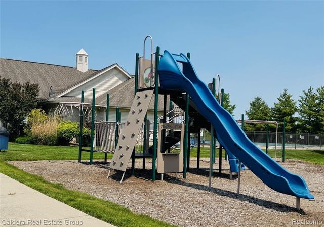 17723 Merganser Drive, Clinton Charter Township, MI 48038