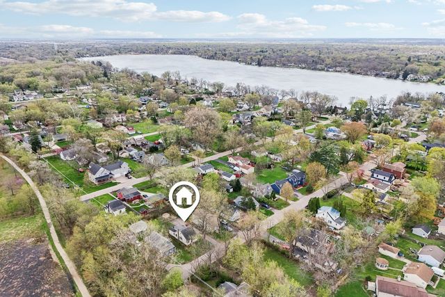 105 Edgewood Avenue, Crystal Lake, IL 60014
