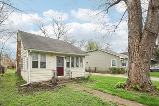 105 Edgewood Avenue, Crystal Lake, IL 60014