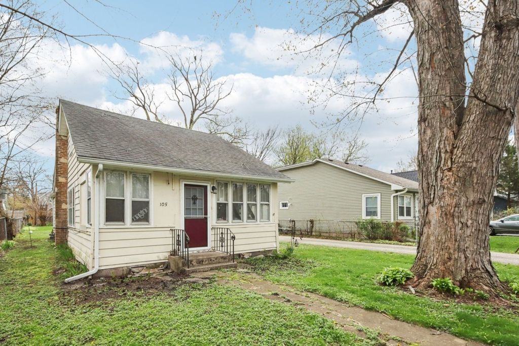 105 Edgewood Avenue, Crystal Lake, IL 60014