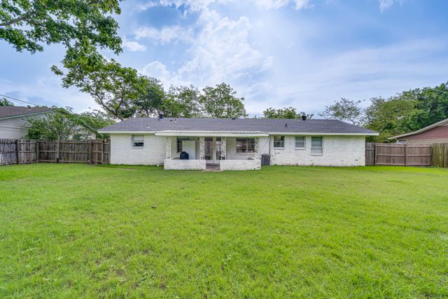 1425 Ridgecrest Drive, Midlothian, TX 76065