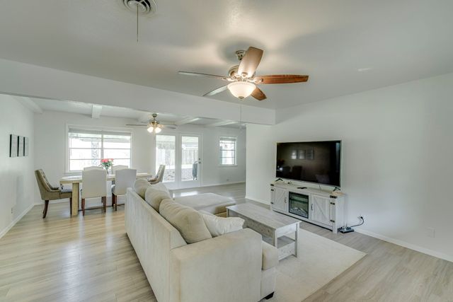 1425 Ridgecrest Drive, Midlothian, TX 76065