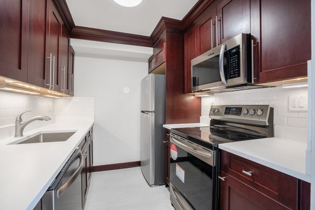566 Commonwealth 906, Boston, MA 02215