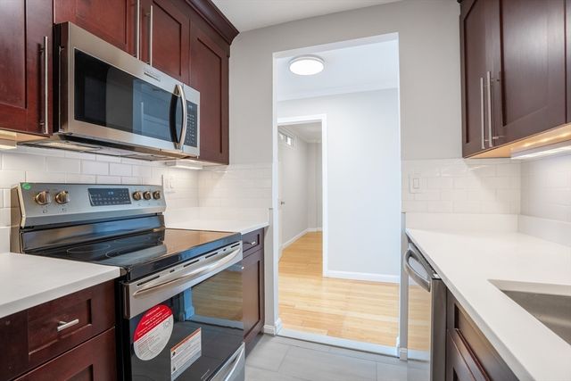 566 Commonwealth 906, Boston, MA 02215