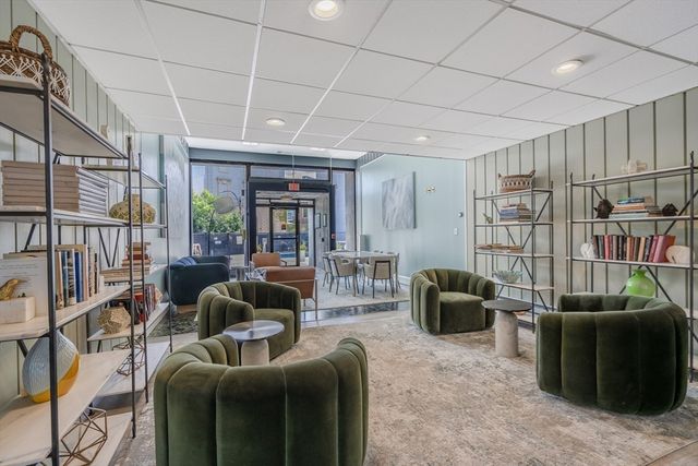 566 Commonwealth 906, Boston, MA 02215