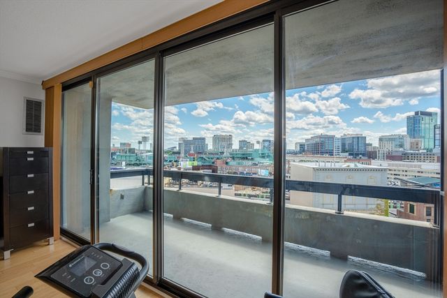 566 Commonwealth 906, Boston, MA 02215