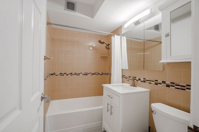 566 Commonwealth 906, Boston, MA 02215