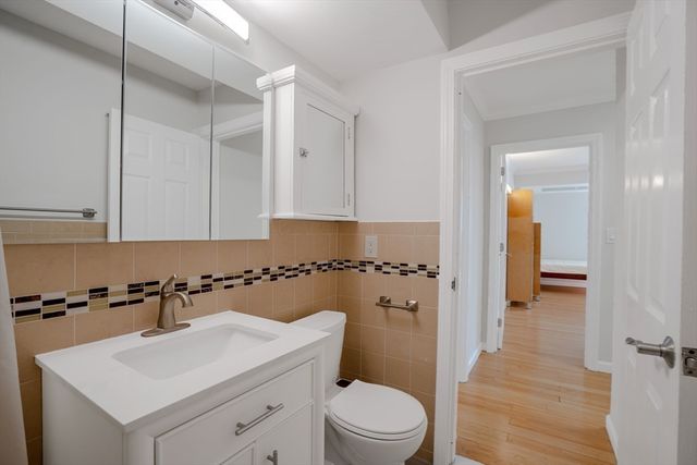 566 Commonwealth 906, Boston, MA 02215
