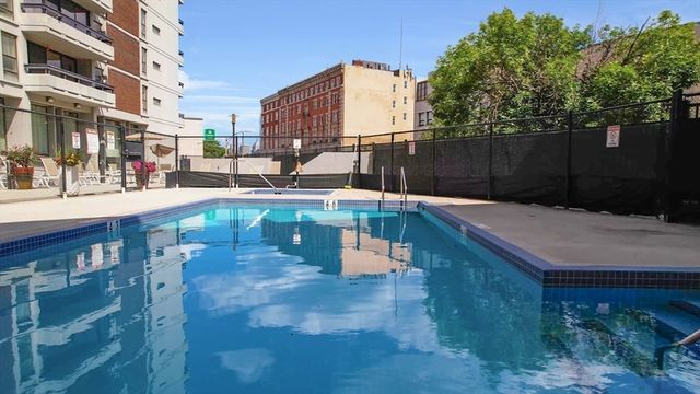 566 Commonwealth 906, Boston, MA 02215