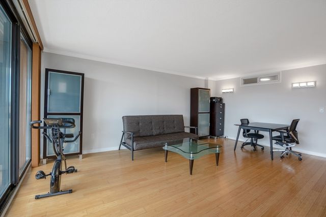 566 Commonwealth 906, Boston, MA 02215