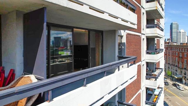 566 Commonwealth 906, Boston, MA 02215