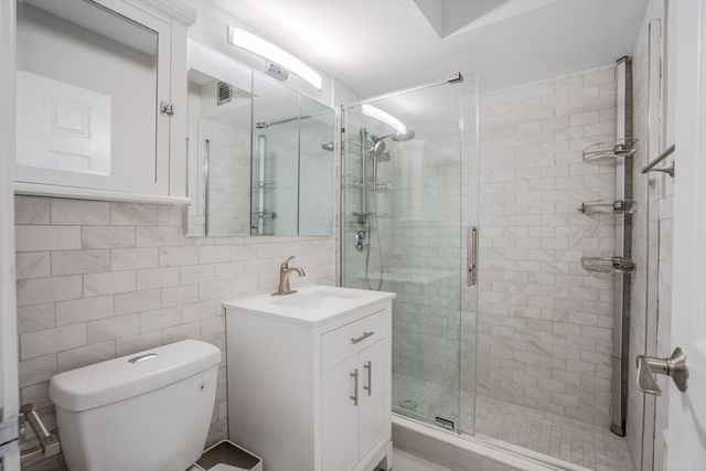 566 Commonwealth 906, Boston, MA 02215