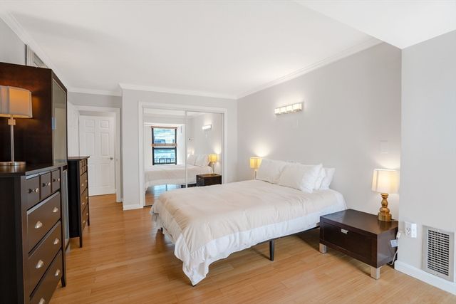 566 Commonwealth 906, Boston, MA 02215