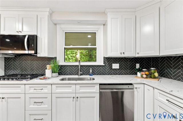 9365 Cardiff Loop Rd, Midlothian, VA 23236