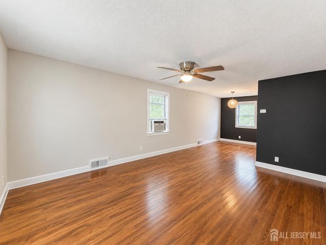 38 MacArthur Drive, Edison, NJ 08837