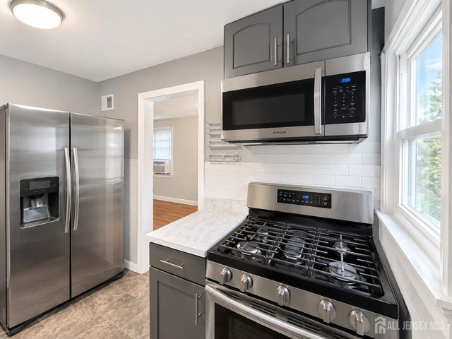 38 MacArthur Drive, Edison, NJ 08837