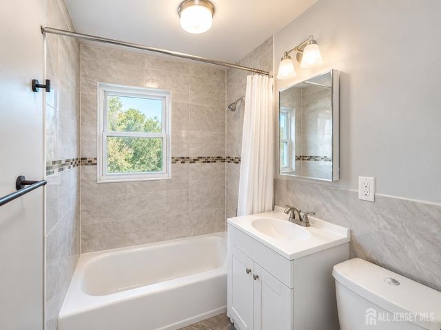 38 MacArthur Drive, Edison, NJ 08837