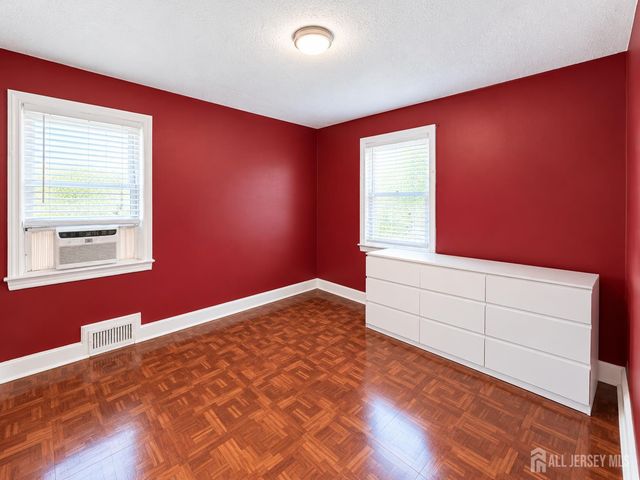 38 MacArthur Drive, Edison, NJ 08837