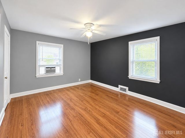 38 MacArthur Drive, Edison, NJ 08837