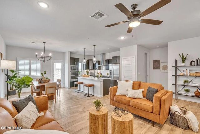 3813 Surmise Street, El Paso, TX 79938