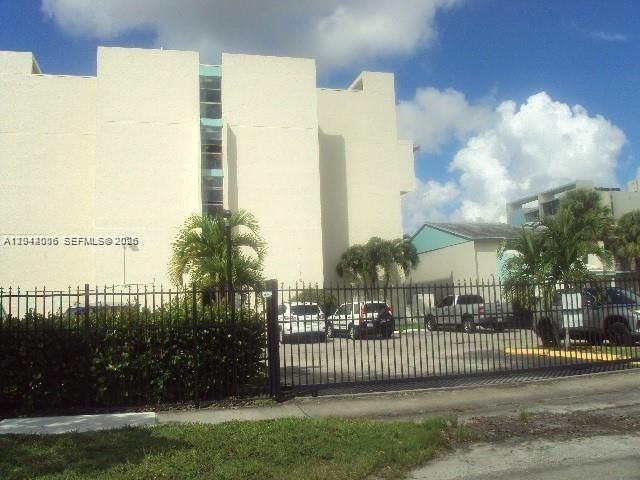 2017 NW 46th Ave A406, Lauderhill, FL 33313