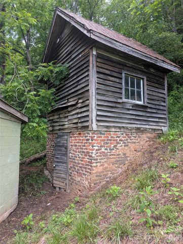 1327 NC 80 Highway, Bakersville, NC 28705